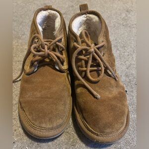 UGG Neumel- Brown, Size 9